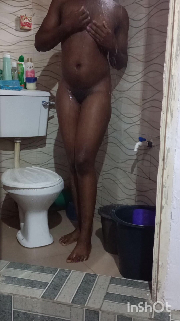 Cookie_001: barsaat ke din maastarbeting jabki ek ajanbi ke baare men...