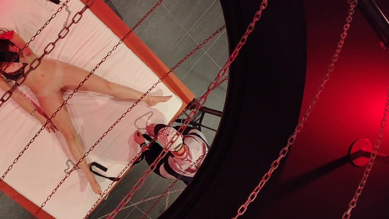 Yvonne: 足を崇拝する一日。そして彼の陰茎