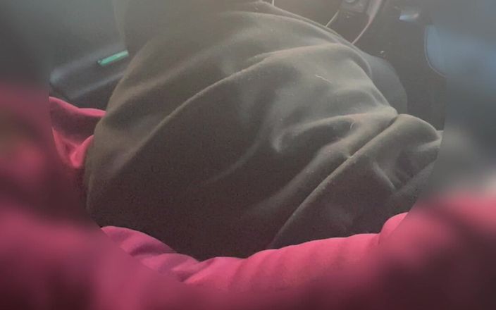 PlayboyHef: Mooie kont pik zuigen terwijl auto's rijden