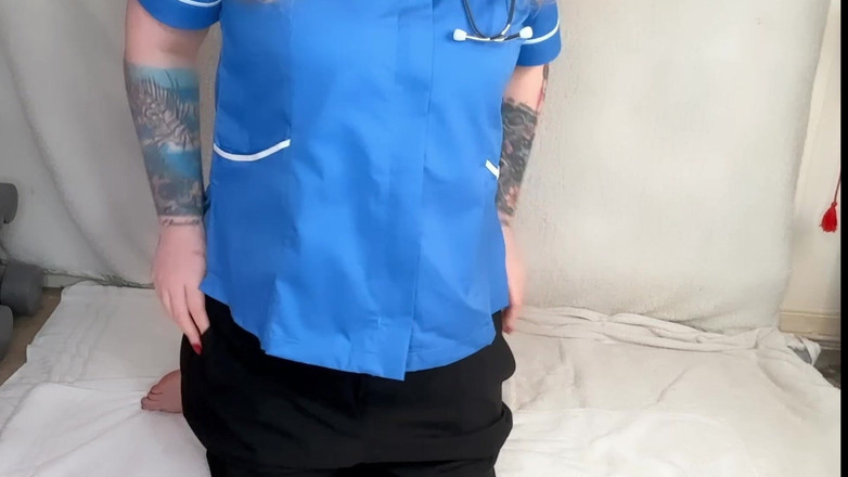 MissFFW: Desesperada enfermeira Ffw mija por todo o chão