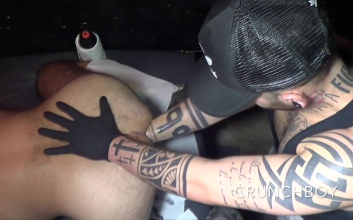 Only bareback sex party with friends: 2137 power bottom von jungen mit tattoos gefickt