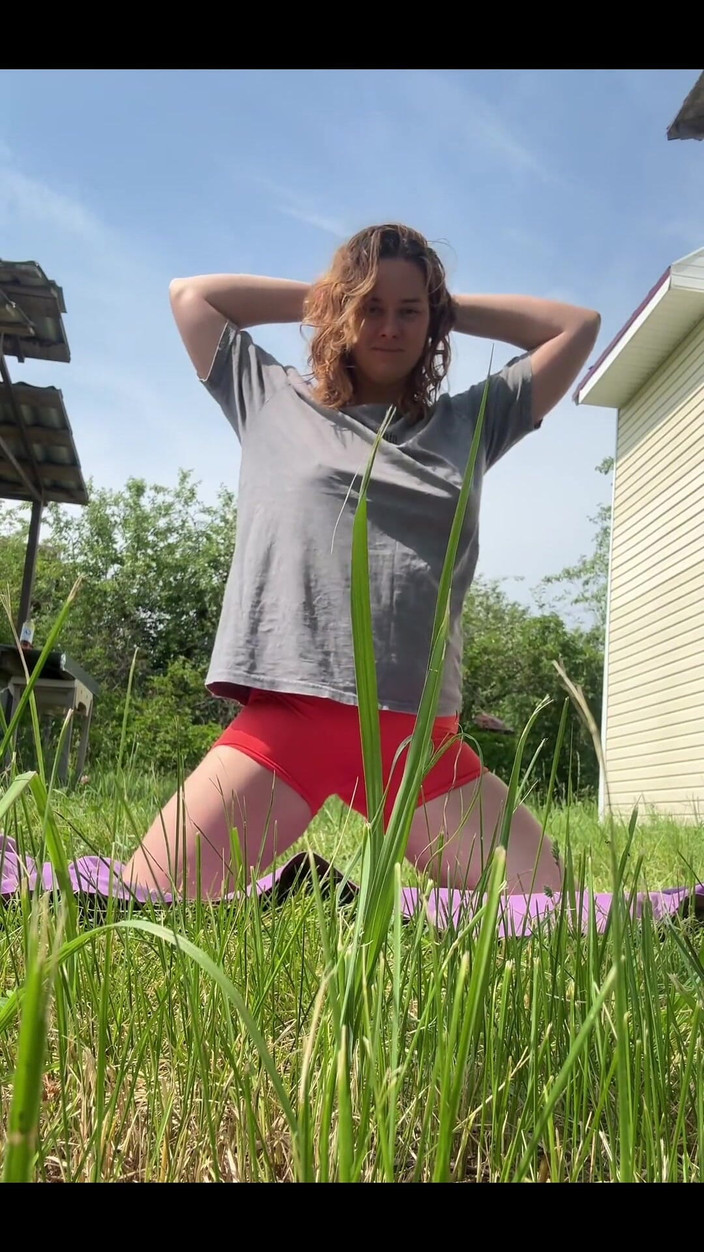 Fox Flame: Влітку я займаюся йогою на вулиці