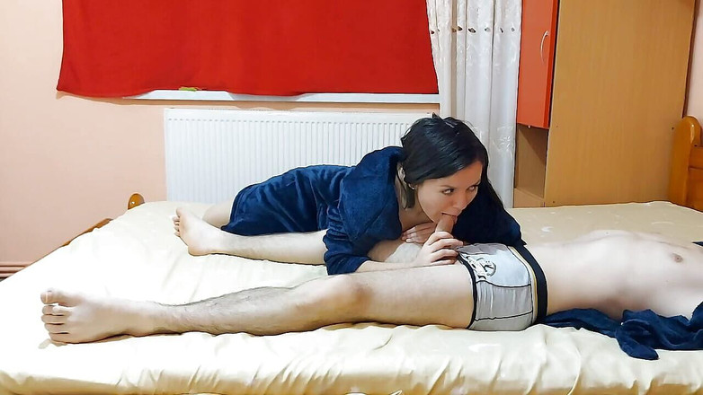 Alex and Luiza: Moje nevinná sladká přítelkyně chce hardcore sex před spaním