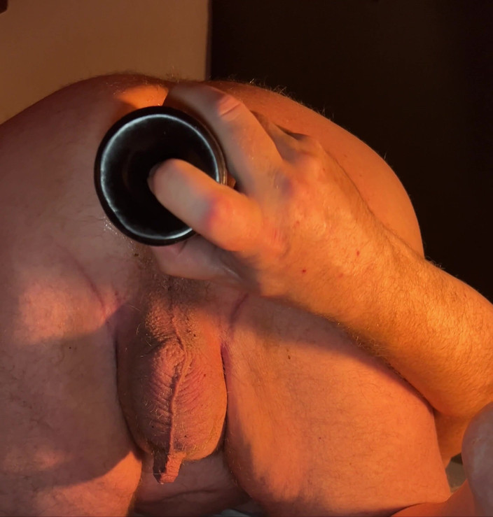 Almaviva: Dziadek rozszerza tyłek trzema wibratorami