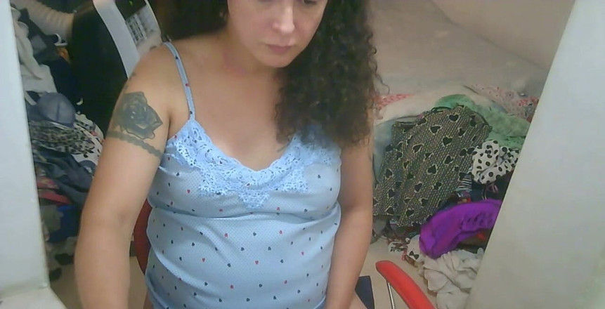 Nikki Montero: "Branlette pendant mon show webcam, viens voir !"