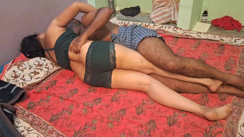 Sexy sindu: Горячее секс-видео с поцелуями сексуальной бхабхи