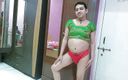 Cute &amp; Nude Crossdresser: Dolce sissy travestito femboy Sweet Lecca-lecca in un top e...
