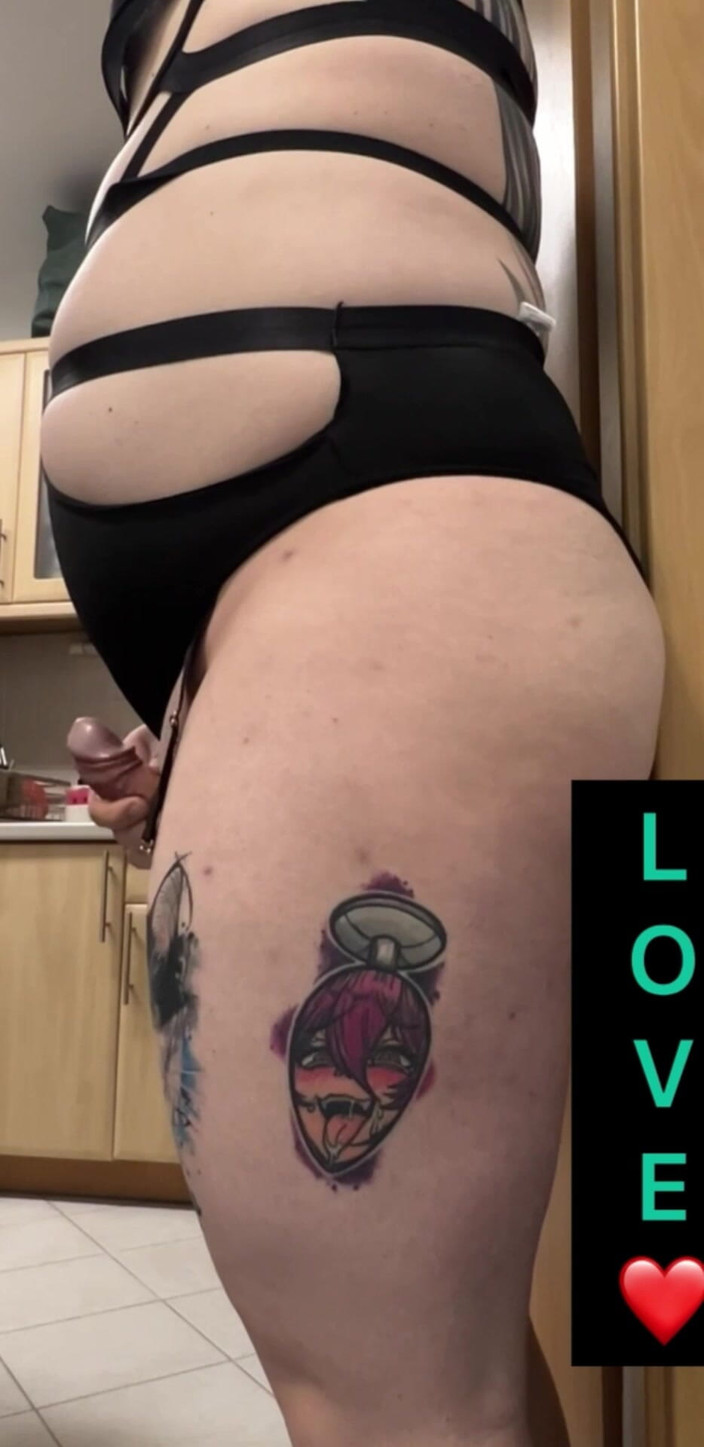 Feelingharmony: Naga Dildo menunggang