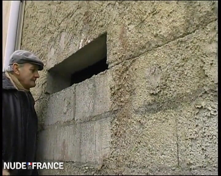 La France a Poil: Caroline leeft de fantasie van de lifter volop door.