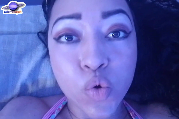 Saturno Squirt: Saturno धारा निकलना मेरे देवर मेरी कुतिया में बदल जाता है और चाहता है कि मैं उसे नकली लंड बांधकर गांड चुदाई करूं
