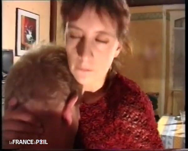 French Family Secrets: キャスティングに大きくて毛深いアソコ。