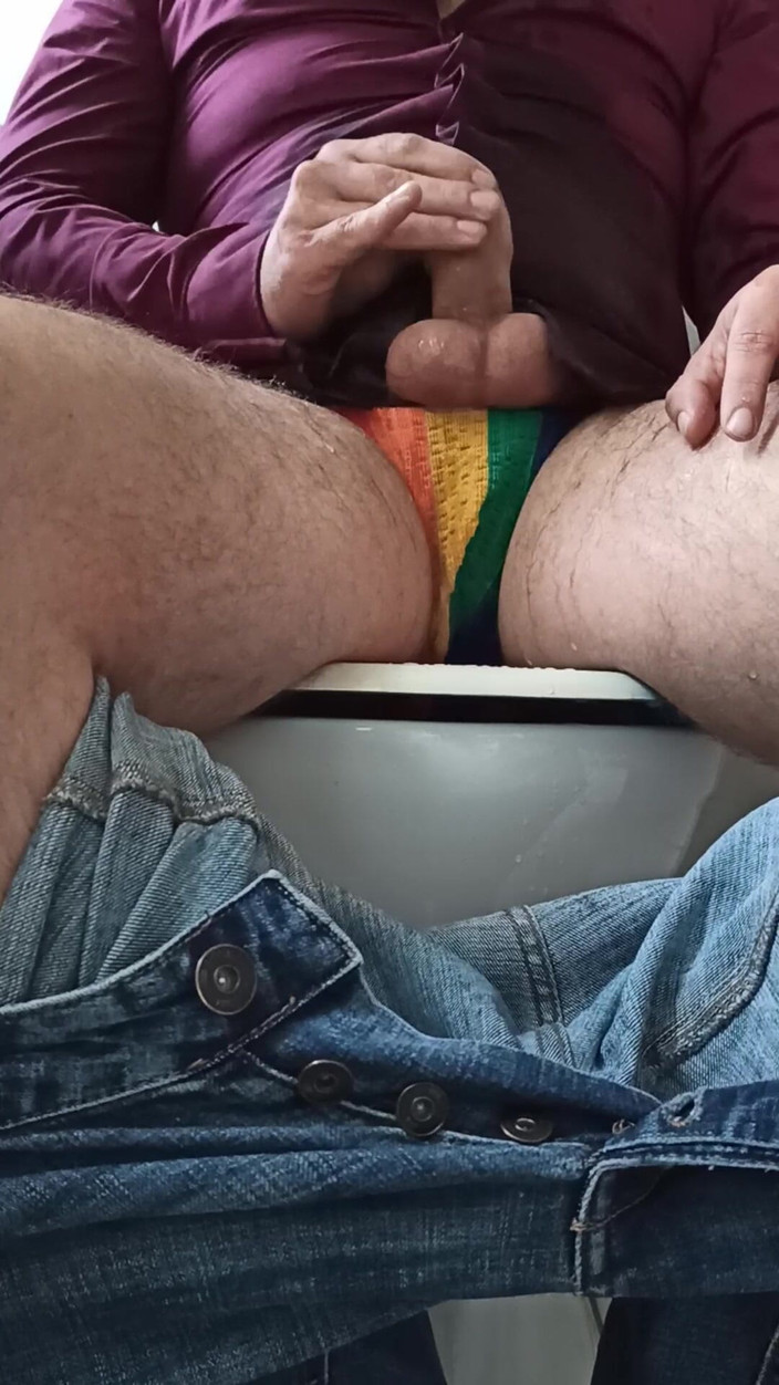 Alex Butt: Alex piscia sui suoi vestiti