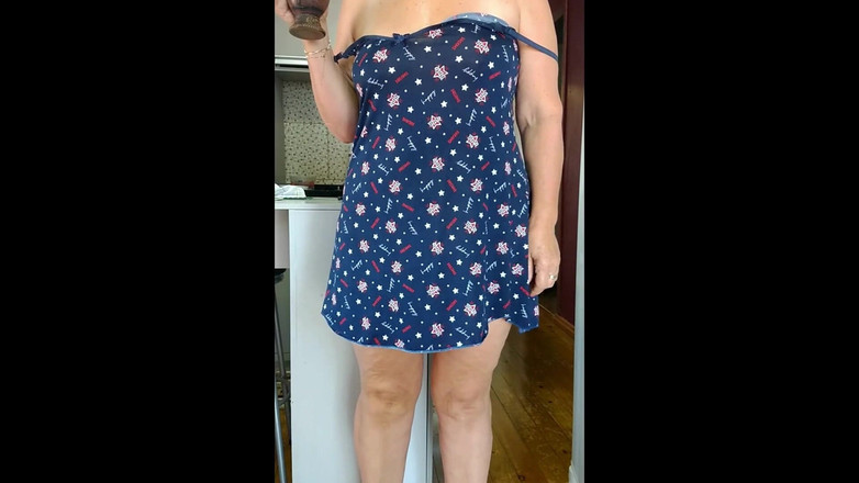 Priscila: Jag filmade min styvmor på morgonen i en genomskinlig klänning.