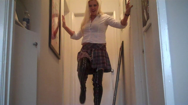 Cryptostudios: Tabitha - Ballbusting 240