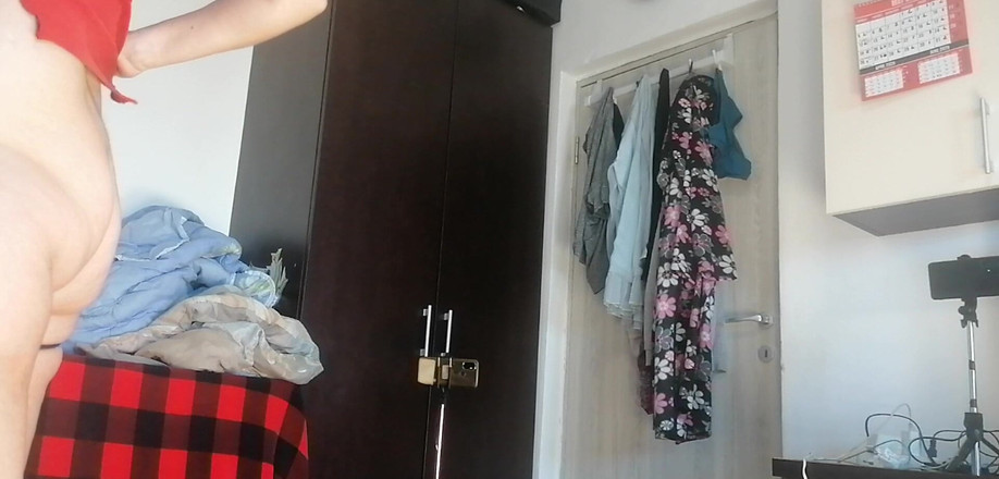Mirsur: 집에서 알몸으로 춤을 추는 아마추어 마누라. 옷을 입고 자르는 재미를 즐기는 아마추어 여자.