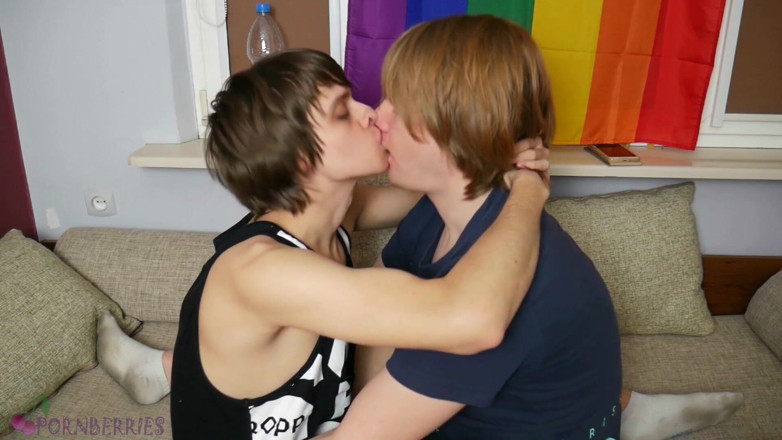 Ethan Alex: Boyfriends deep and long french kissing