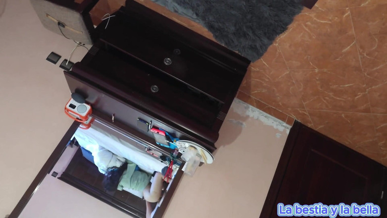 Labestiaylabella: ¡Me follo el sexo anal amateur de mi hermanastra!