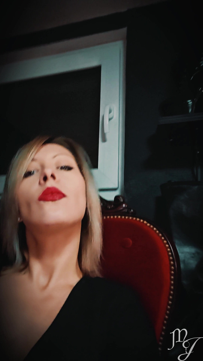 DeesseJulia: Mina fängelsehåleskor - innan en strumpbyxor fetischsession - älskarinna Julia