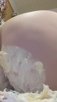 Gâteau d’anniversaire, gros cul, sploshing