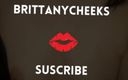 Brittany Cheeks: 布列塔尼几乎被她的奶奶喷出习俗抓住了