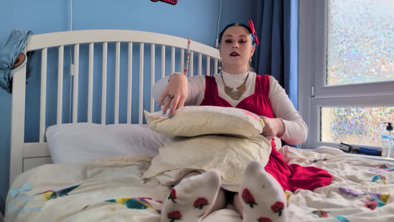 Alice_Mayflower_Scottish: Foot Worship in a Red Dress - Solo Girl