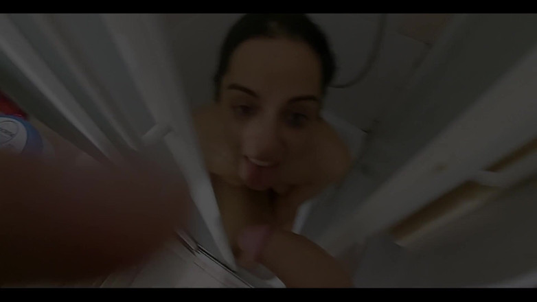 OnlyMayaxxx: Lo chupo en la ducha