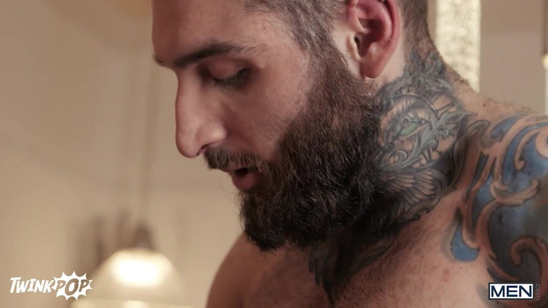 Twink pop studio: テオ・ブレイディと彼の相棒は、煙探知機を作動させてしまったのです。