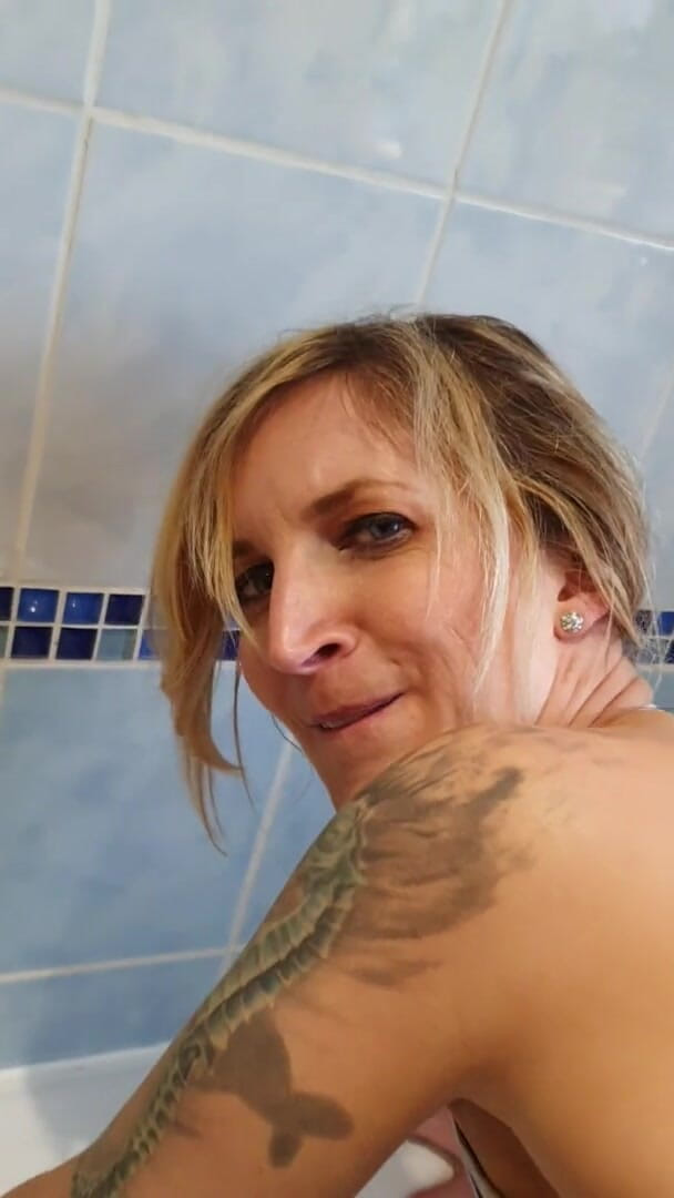 Serenexx: Jsem celá naolejovaná a zadek vyprstěný k orgasmu