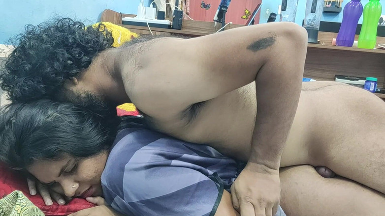 Vaigavarun45: Pasangan hot india malayali lagi mesra-mesraan dengan ciuman pantat di...