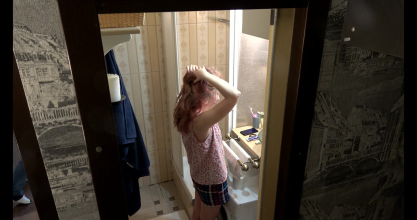Milfs and Teens: Ducha de niña para pervertidos