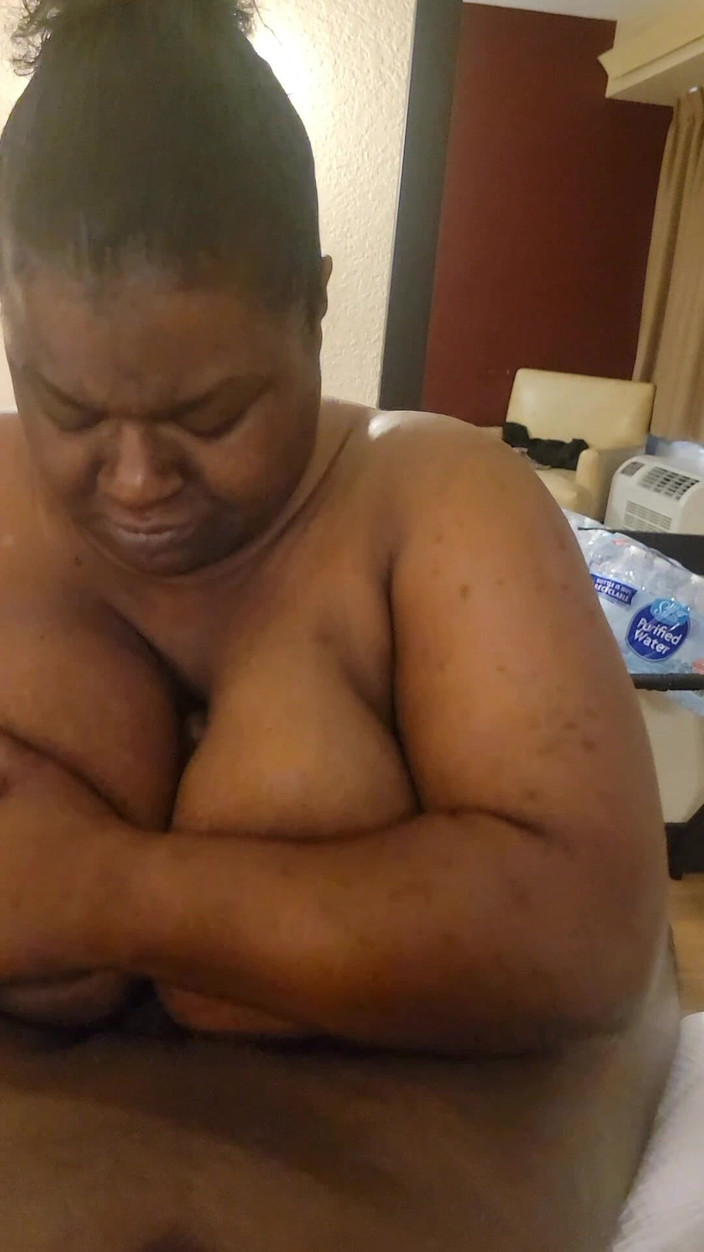 Chocolate Rocket And Chocolate Tatalinas: Čůrák saje zadek Tity Fuck