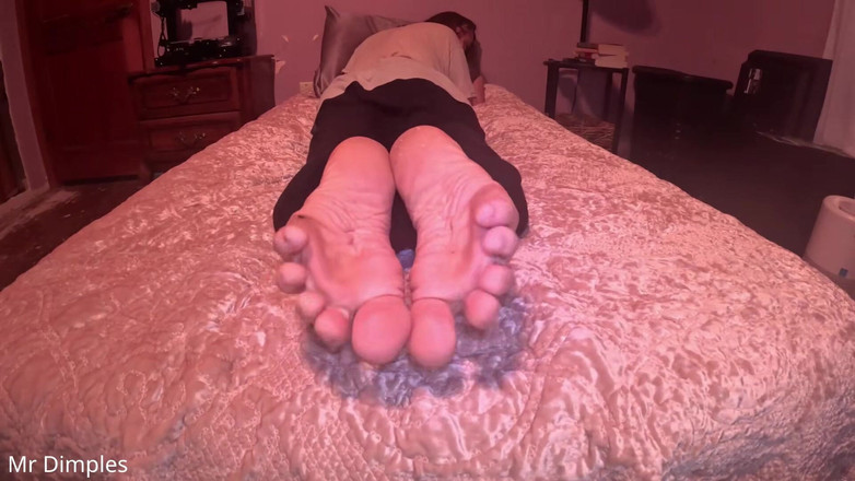 Mr Dimples: 我想要你沉迷于我的脚底！