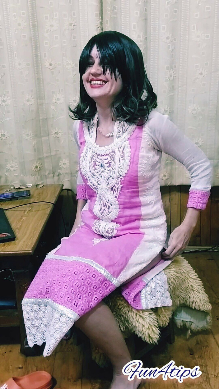 Bolly Karma: Tante sange ini lagi ngentot bra-nya