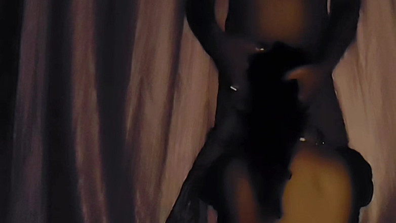 Hotpooja86900: 이웃과 오럴하고 남편을 속이는 바비