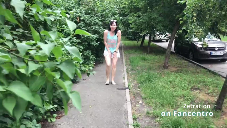 Zetration: La splendida mora sta giocando da porcellina nel tuo parco...