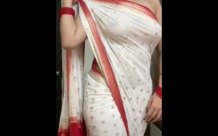 Telugu-fuckers: Desi Horny Bhabhi Nude Back Dancing