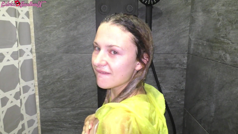Laloka4you: Horny Girlfriend Offered Blowjob with Raincoat In Shower With Cum...