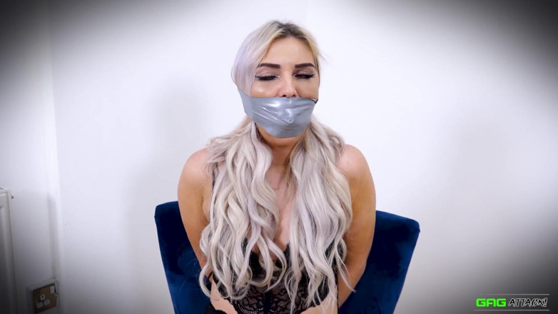 Gag Attack: Roxee - pita PVC disedak