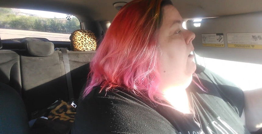 Kitty Delgato: Stále posílám zde