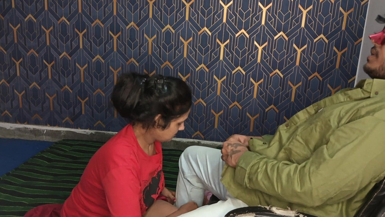 Anup chaubey: 一个被推的可怜女孩来找工作，老板占了便宜