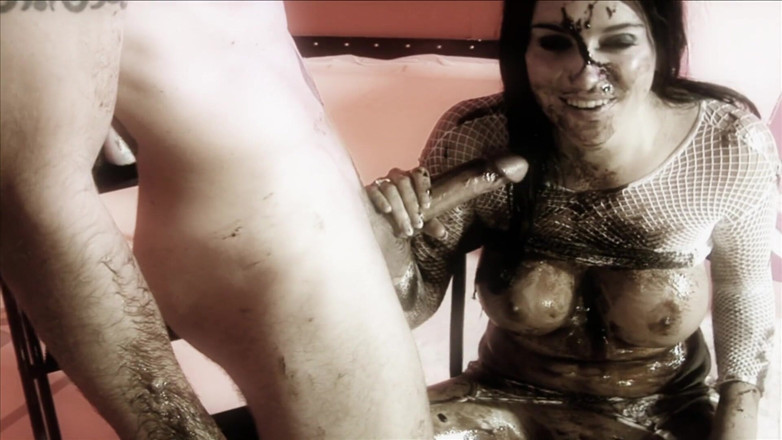 My Porn King: Dirty babe in fishnets likes messy fuck
