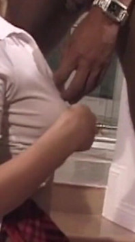 Speciale pijpbeurt met sexy jonge slet