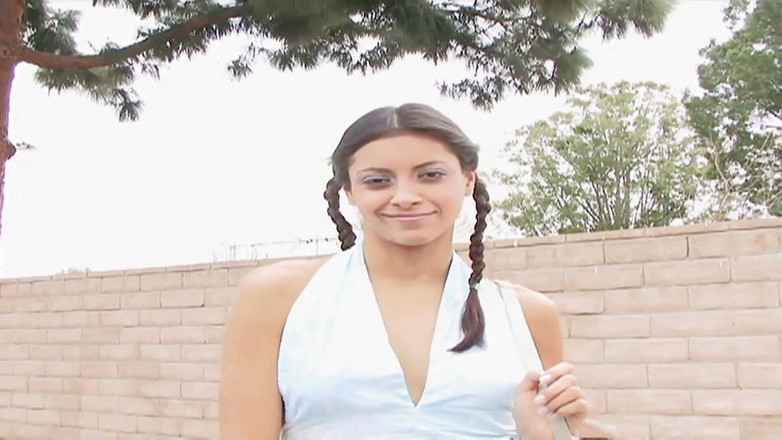 Erotic Pleasure: Seksi esmer genç kız büyük yarakla cezalandırılıyor