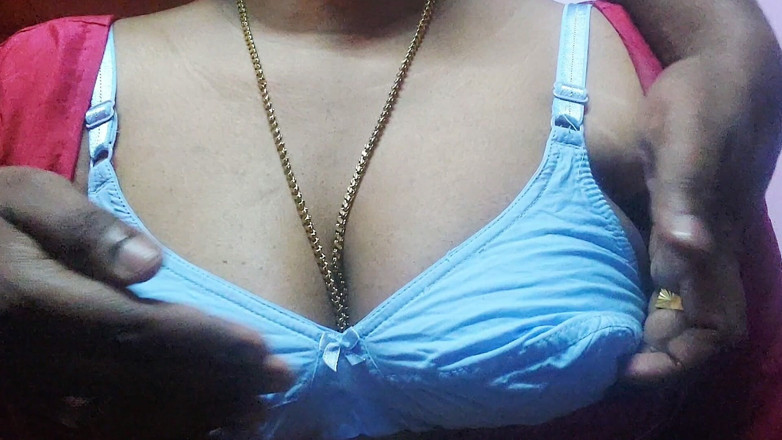 Desi Mohini: Quente indiana madrasta peituda