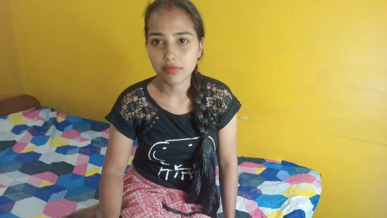 Sexuda: देसी भारतीय रंडी कमसिन लड़की अपनी रसीली चूत चाट रही और ऊँगली कर रही है