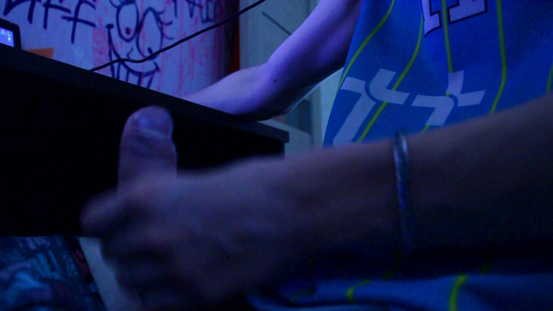 Vinn th20: Melancap di atas kerusi, ditutup dalam bilik