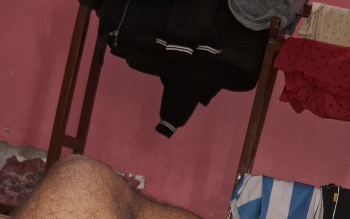 Rajveer Bhumihar: Un Ragazzino Di Un Villaggio Locale, Nudo Sul Letto, Che...