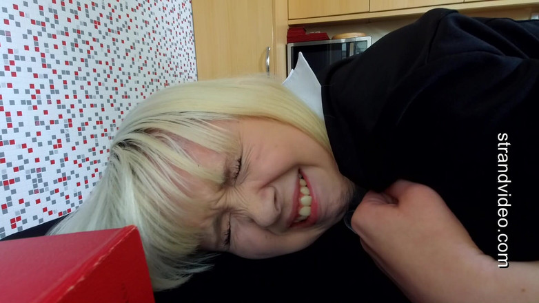 Sarah Stern: Soudce doma rozbil telefon