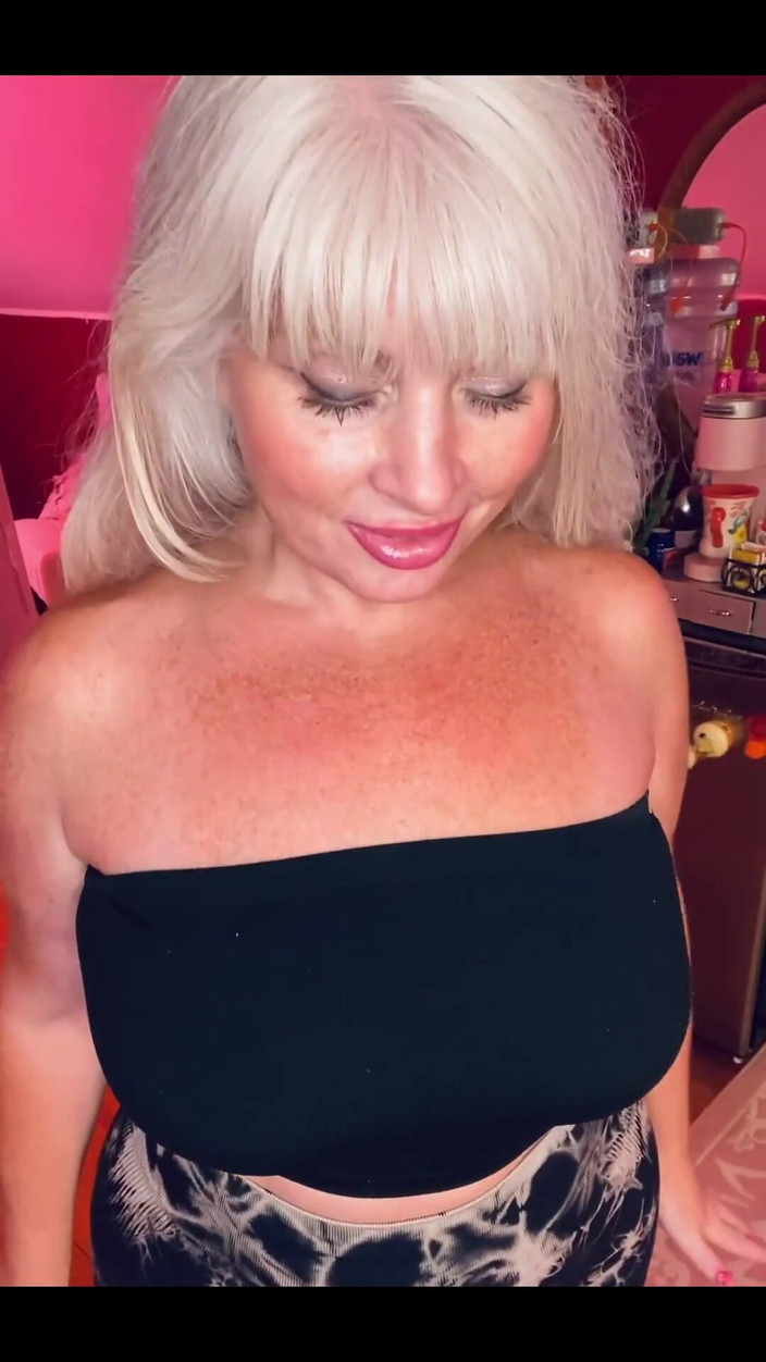 PaintedRose: Seksi tatlı aptal esneme bahse girerim ki uzuvlu kalmanın önemli sebeplerinden...