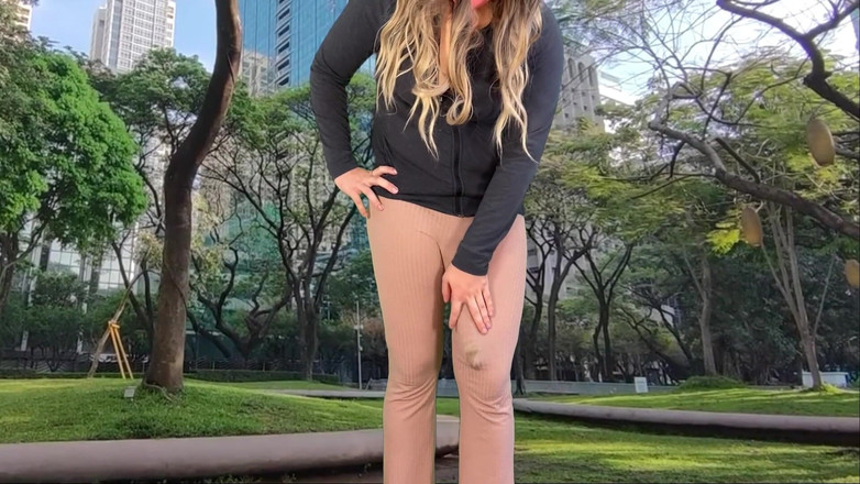 Lucas Nathan King: Waria dengan kontol besar ngocok kontol sampai muncrat di luar...